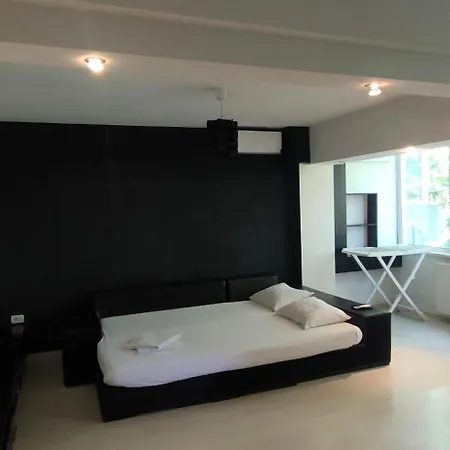 Apartment Black&red - Faleza Nord Constanta